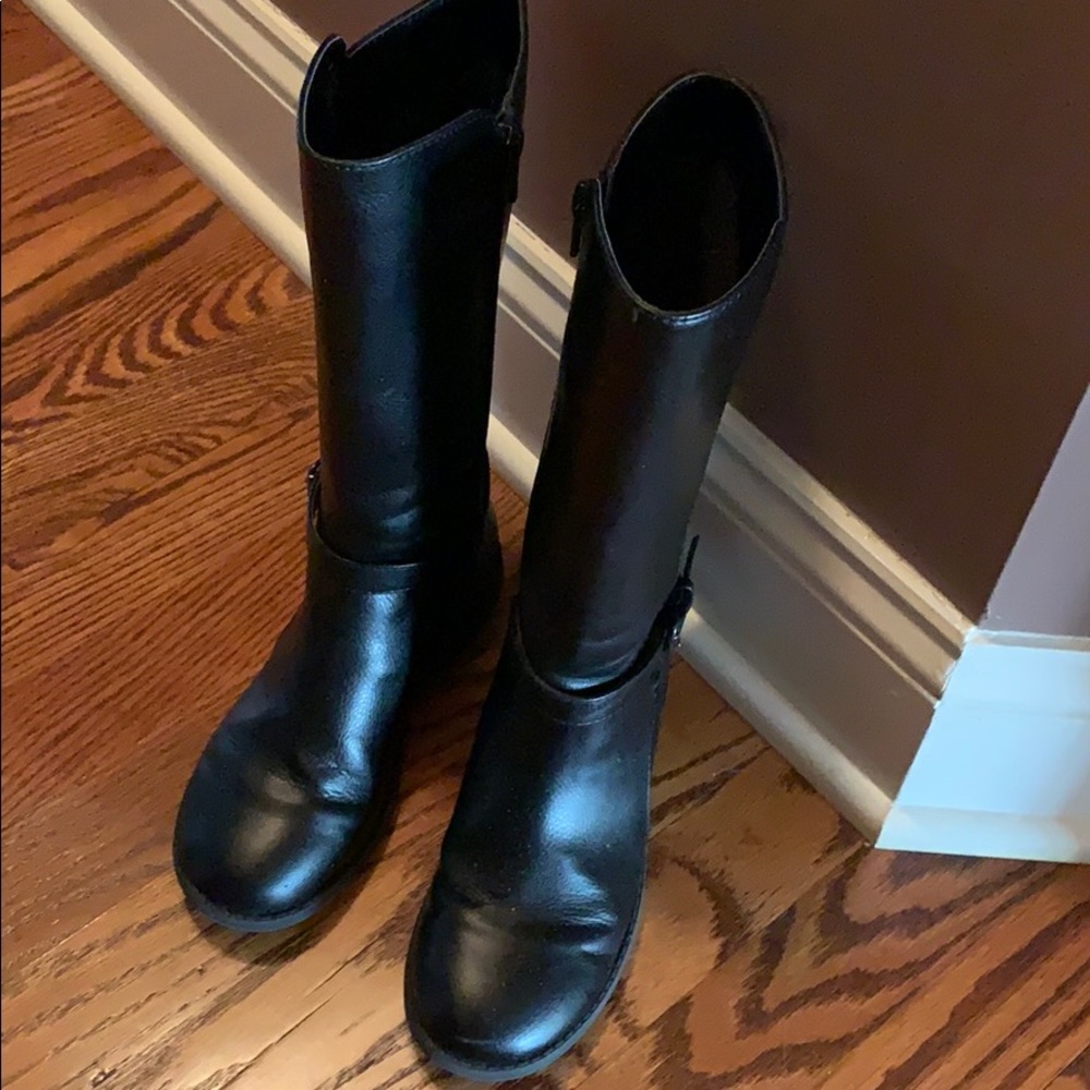 Girls black boots, size 3